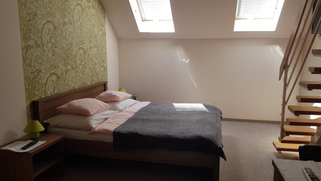 Vegvar Delux Apartman Gyula Εξωτερικό φωτογραφία
